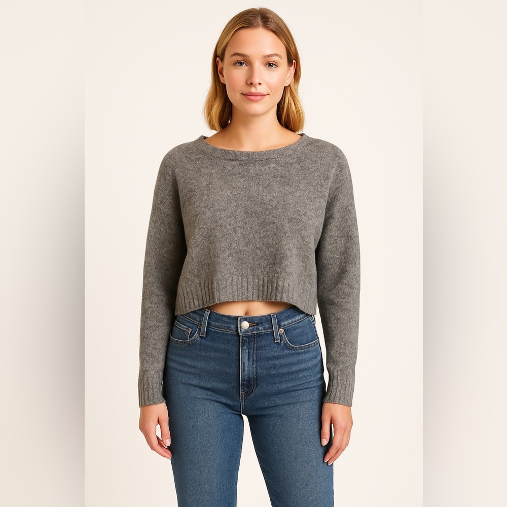 Theory Cozy Gray Cropped Sweater. Alpaca/wool/nylon blend. Size M AR 8